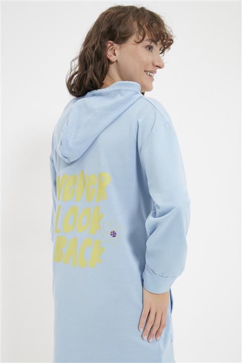 Trendyol Modest Mavi Kapüşonlu Sırt Baskılı Örme Sweatshirt TCTAW22TW0237
