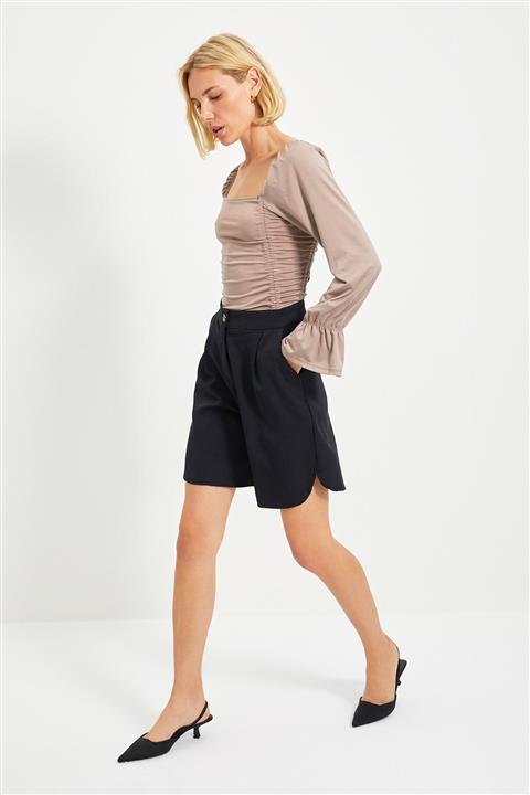 TRENDYOLMİLLA Siyah Pilili Şort & Bermuda TWOAW22SR0003