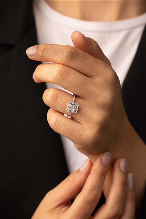 YAVUZ KUYUMCULUK 14 Ayar Altın Taşlı Baget Yüzük