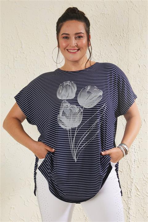Siyezen Kadın Lacivert Büyük Beden Salaş Çizgili Lale Baskılı T-shirt