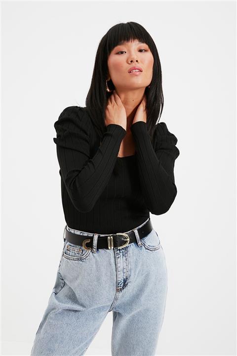 TRENDYOLMİLLA Siyah Kol Büzgülü Kare Yaka Triko Kazak TWOAW21KZ0649