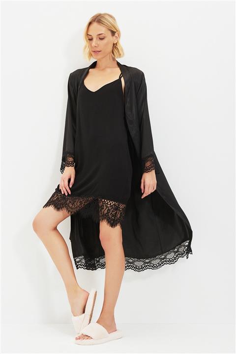TRENDYOLMİLLA Siyah Dantel Detaylı Saten Kimono&Kaftan THMAW22KM0002