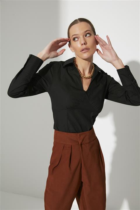 TRENDYOLMİLLA Siyah Gömlek Yaka Body TWOAW22BD0052