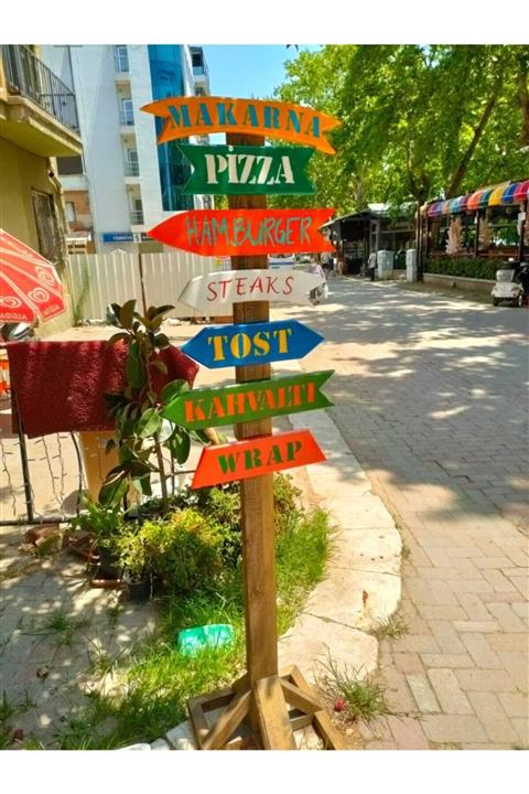 Retro Ahşap Yön Tabelası