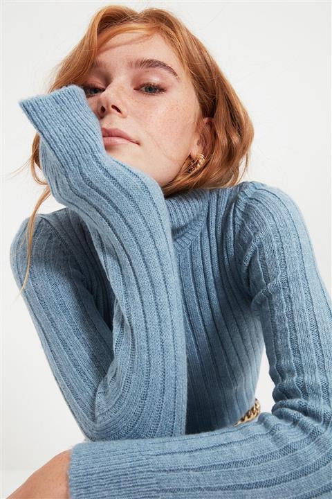 TRENDYOLMİLLA Mavi Boğazlı Kazak TWOAW20FV0133