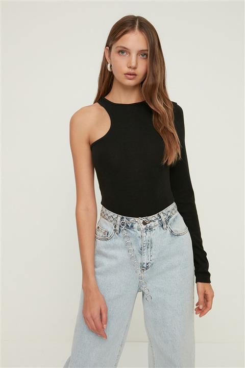 TRENDYOLMİLLA Siyah Cut Out Detaylı AsimetrikÖrme Body TWOAW22BD0166