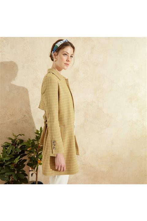 Yargıcı Kadın Sarı Yaka Detaylı Pardösü