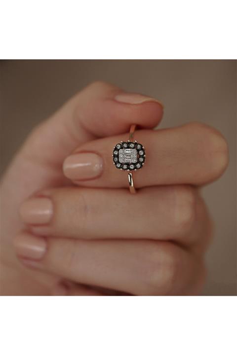 Arpaş Kadın Elmas Montürlü Pırlanta Baget Yüzük