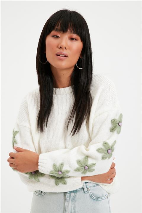 TRENDYOLMİLLA Ekru Nakışlı Triko Kazak TWOAW21KZ0342