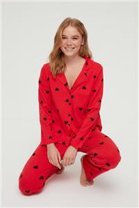 TRENDYOLMİLLA Kırmızı Kalp Desenli Örme Pijama Takımı THMAW21PT0548