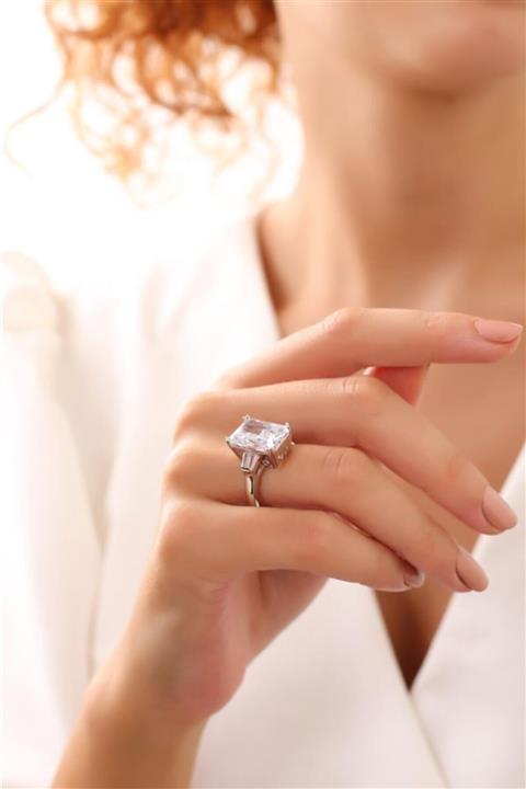 Glint Point Dikdörtgen Form Beyaz Zirkon Taşlı Gümüş Kadın Yüzük