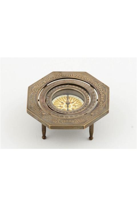 RimmaStore Pirinç Üzeri Işlemeli Ayaklı Pusula