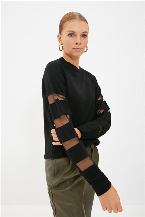 TRENDYOLMİLLA Siyah Tül Detaylı Basic İnce Örme İnce Sweatshirt TWOAW22SW1117