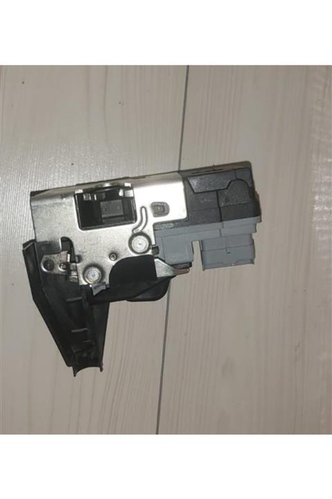 Maviş otomotiv yedek parça Peugeot Ön Kapı Sol Kilit Seri No : 307 9135z0