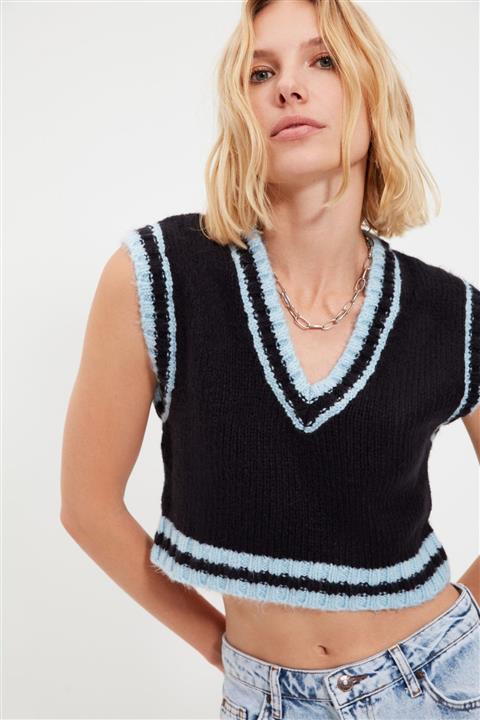 TRENDYOLMİLLA Lacivert Crop Triko Bluz TWOAW22BZ0001