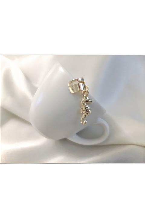 TÜKKAN ACCESSORİES Yeni Tarz Gold Kaplama Denizatı Sallantılı Figür Kıkırdak Küpe