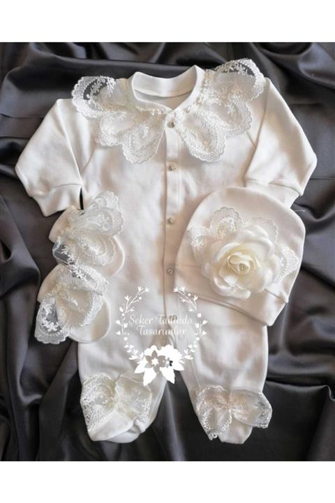 Şeker Tadında Tasarımlar Kız Bebek Beyaz Gül Detaylı Tulum Set
