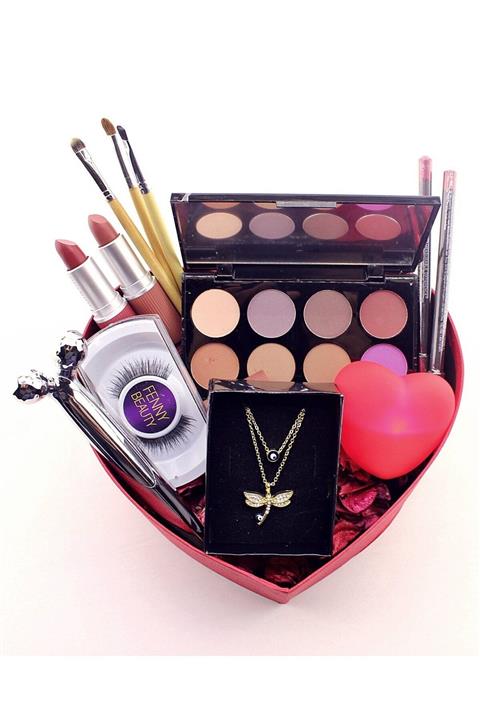 megatrend Kalp Kutuda Ekonomik Makyaj Seti Ve Zirkon Kolye