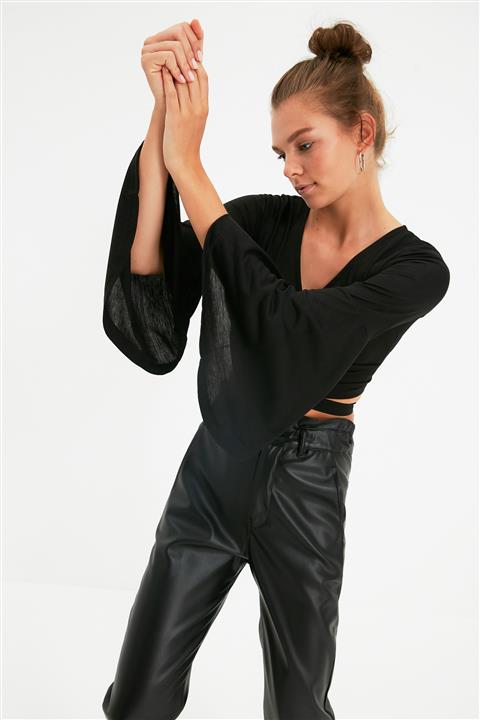 TRENDYOLMİLLA Siyah Örme Bluz TWOSS21BZ0697