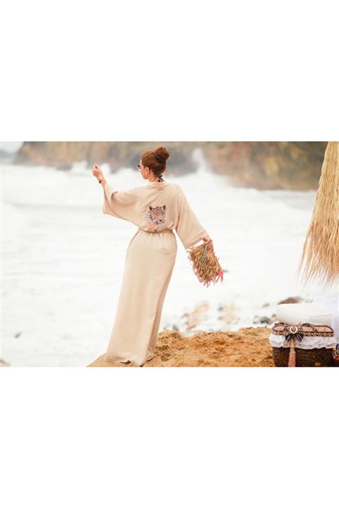 design by ebru ener Bej Uzun Leopar Nakışlı Kimono