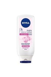 Nivea Duşta Vücut Kremi 2 Si 1 Arada Inci Işıltısı 400 ml