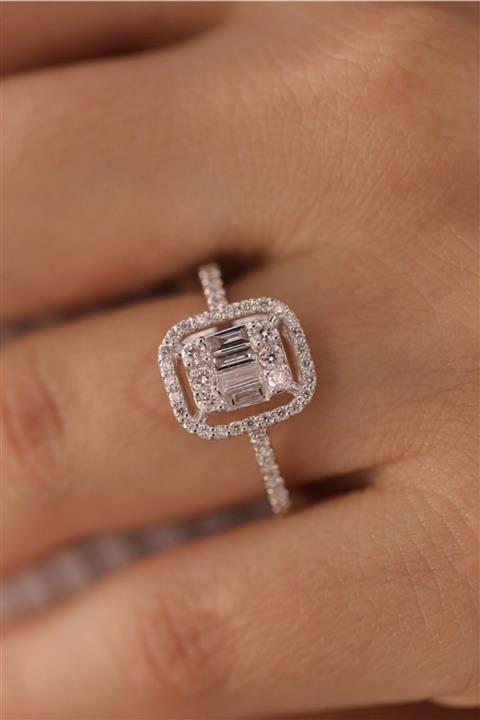Başbuğ Mücevher 0,72 Karat Pırlanta Baget Yüzük