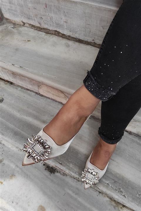 LA CALZATURE Ten Saten Topuklu Taşlı Aksesuarlı Arka Atkılı Stiletto 7cm Kadın Ayakkabı