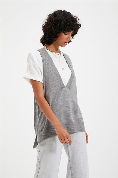 TRENDYOLMİLLA Gri V Yaka Triko Süveter TWOAW22BZ0041
