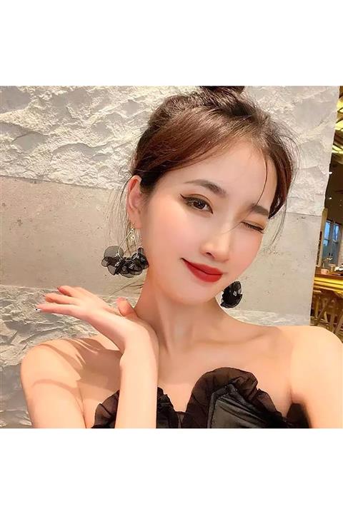 Pelin Aksesuar Siyah Tül Çiçekli Küpe