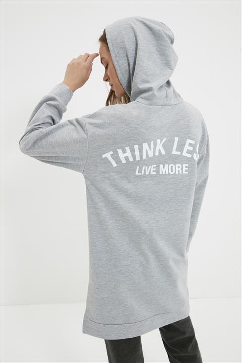 Trendyol Modest Gri Kapüşonlu Sırtı Baskılı Örme Sweatshirt TCTAW22TW0263
