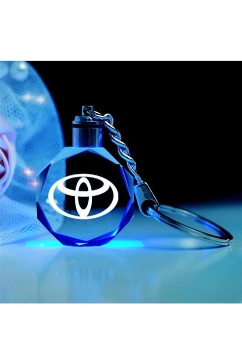 Toyota Logolu Yedek Pil Hediyeli Led Işıklı 3d Kristal Araba Anahtarlık Yedek Pil Hediye