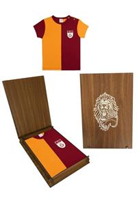 GSStore Galatasaray Bebek Metin Oktay  Orjinal Forma Tshırt  Aslan Ahşap Kutulu