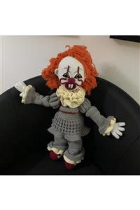 Kare Art Amigurumi Pennywise. 45x30x12 Cm. Hediyelik Örgü Oyuncak. %100 El Üretimi. Yerli Üretim.