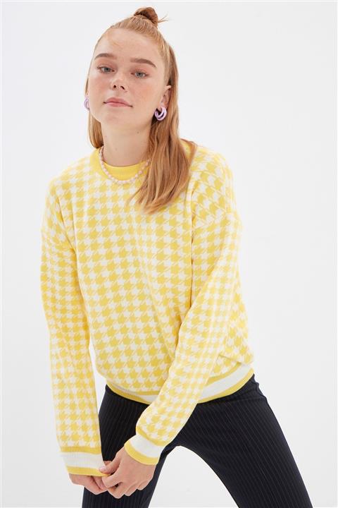 TRENDYOLMİLLA Sarı Jakarlı Triko Kazak TWOAW22KZ2627