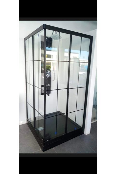 İlka Duş Siyah Karolajlı Duşakabin 90*90