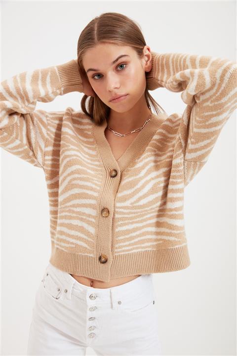 TRENDYOLMİLLA Ekru Jakarlı Triko Hırka TWOAW22HI0046