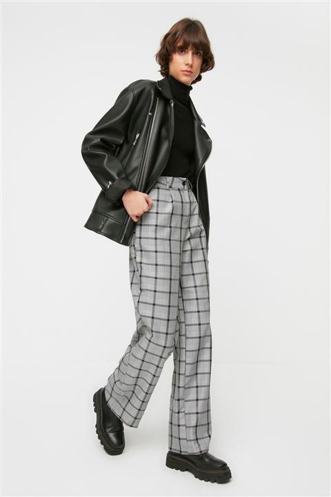 TRENDYOLMİLLA Gri Kareli Pantolon TWOAW22PL0614
