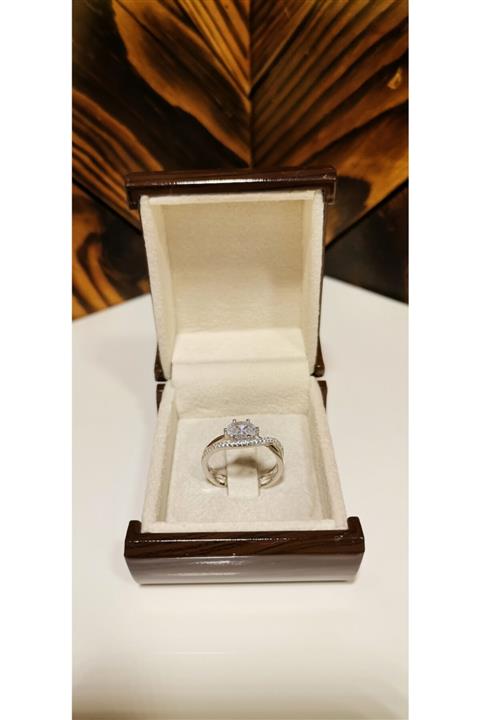 Aynadaki Rengim Gümüş Ters Oval Kesim Pırlanta Modeli Swarovski Tek Taş Yüzük