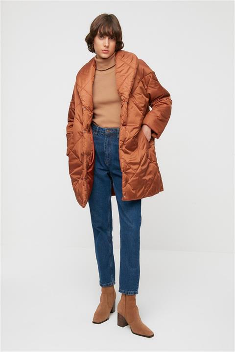 TRENDYOLMİLLA Kahverengi Oversize Yaka Detaylı Kapitone Mont TWOAW22MO0069