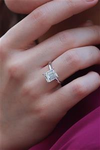 Necati Gün Emerald Kesim 3,87 Karat Tek Taş Model Sky Diamond Yüzük