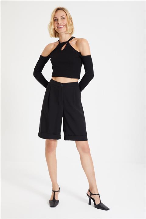 TRENDYOLMİLLA Siyah Pileli  Şort & Bermuda TWOAW22SR0015