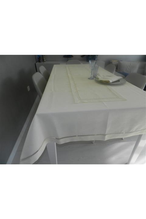 TÜRKER DİZAYN Ekru Beyaz Masa Örtüsü