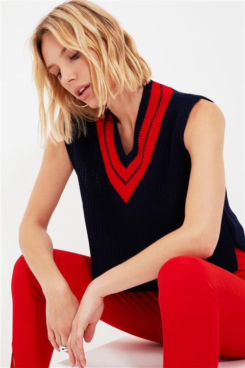 TRENDYOLMİLLA Lacivert Yaka Detaylı Triko Süveter TWOAW21BZ0135