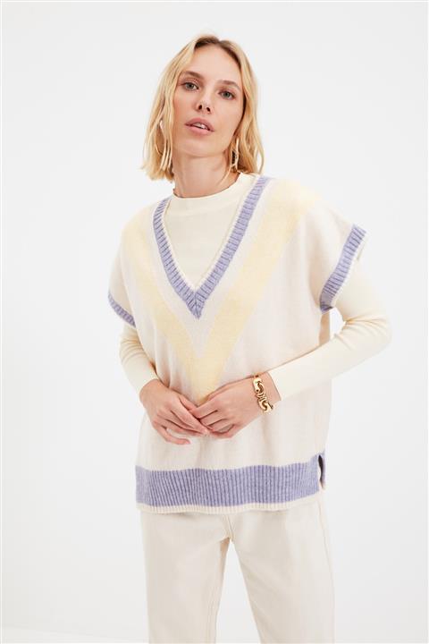 TRENDYOLMİLLA Bej Renk Bloklu V Yaka Triko Süveter TWOAW22BZ0018