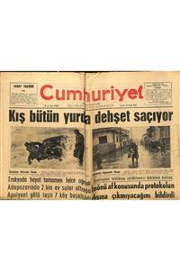 Gökçe Koleksiyon Cumhuriyet Gazetesi - 25 Ocak 1963 - Amerika Bize Yeni Silahlar Veriyor