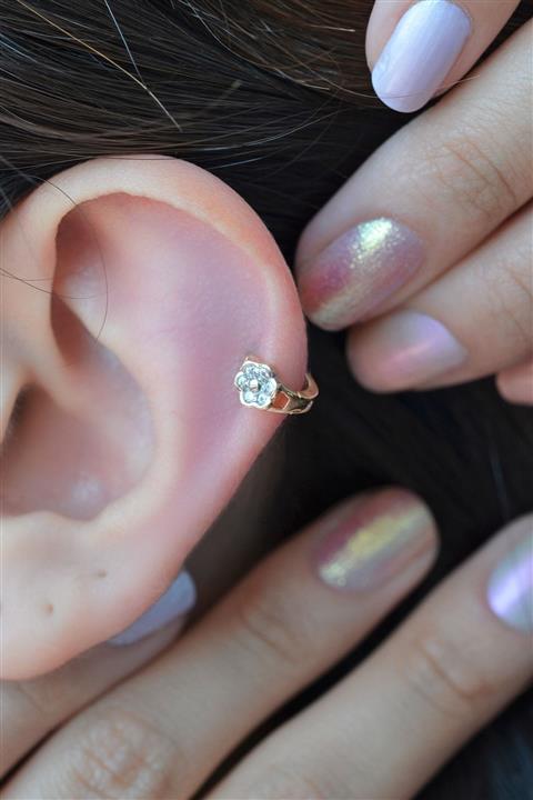 Sacce Scarves&Accessories Çiçek Model Halka Piercing Tragus Helix Kıkırdak Küpesi