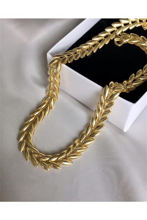 Collection by Duygu Şahin Yaprak Desenli Gold Gümüş Choker