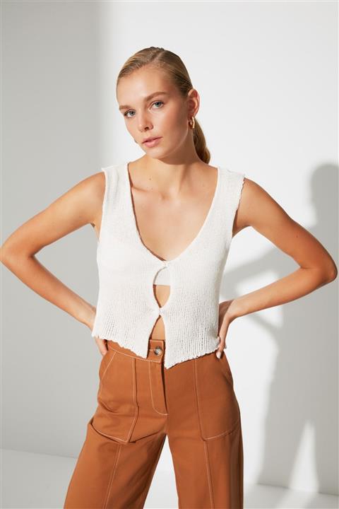 TRENDYOLMİLLA Ekru İlik Detaylı Triko Süveter TWOAW22SV0036