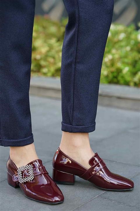 Mio Gusto Bordo Rugan Taşlı Tokalı Kısa Topuklu Ayakkabı