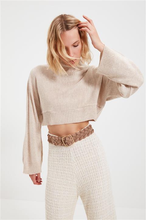 TRENDYOLMİLLA Taş Balıkçı Yaka Süper Crop Triko Kazak TWOAW21KZ0163